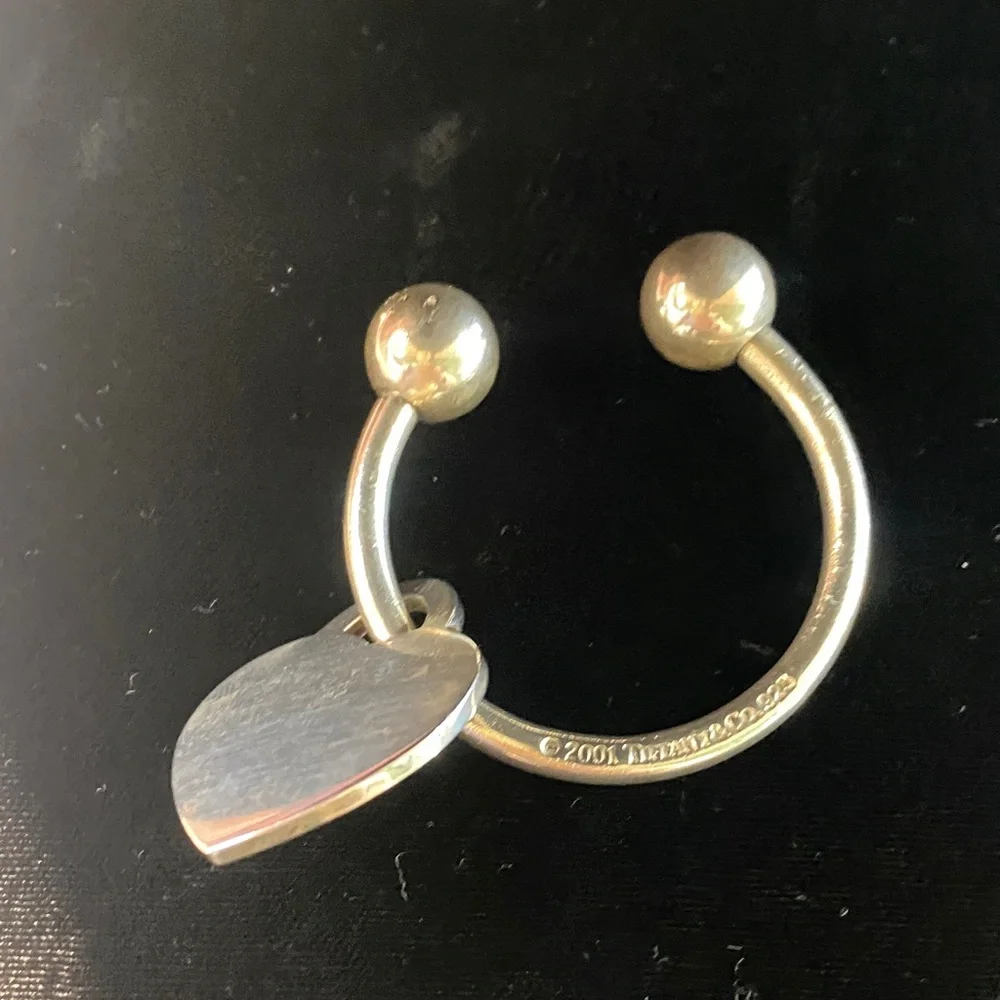 Tiffany & Co. Silver Heart Key Holder - Picture 3 of 4